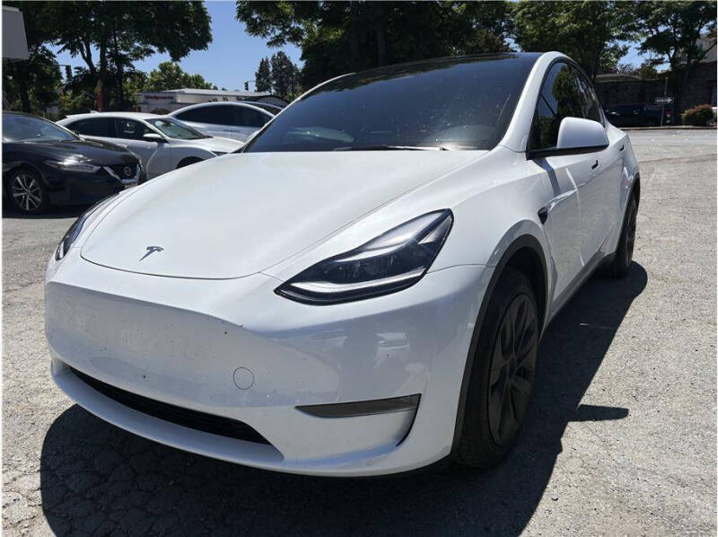 2025 Tesla Model Y Long Range