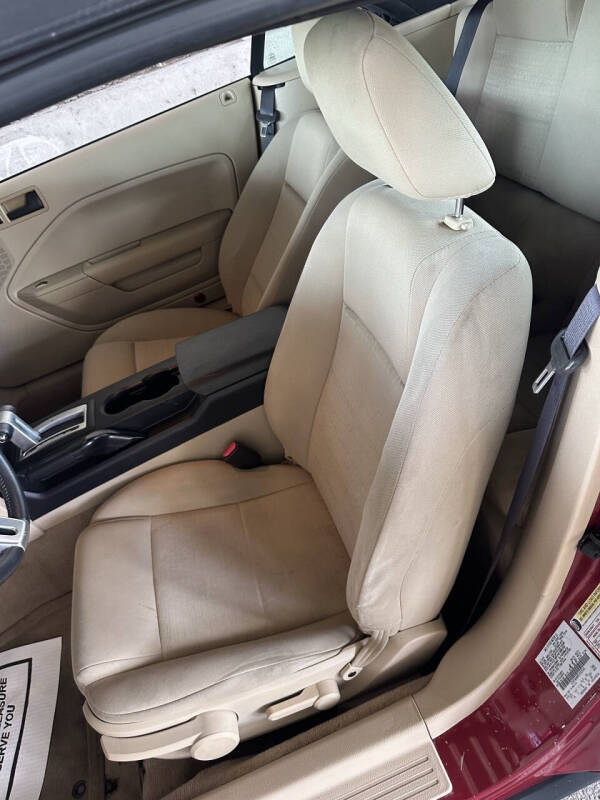 2005 Ford Mustang V6 Deluxe