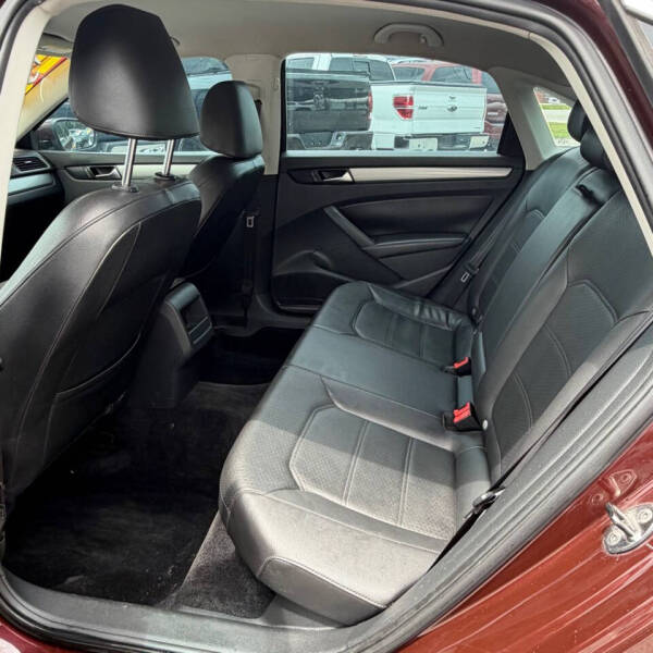2014 Volkswagen Passat 1.8T S PZEV