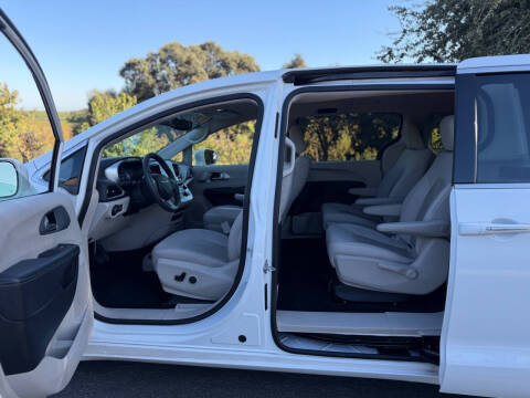 2017 Chrysler Pacifica Hybrid Touring Plus