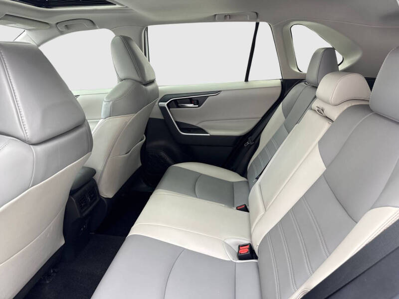 2020 Toyota RAV4 XLE Premium