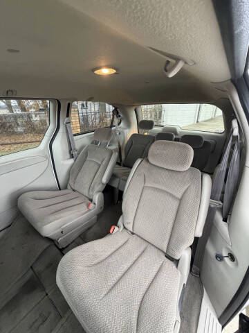 2005 Chrysler Town and Country LX