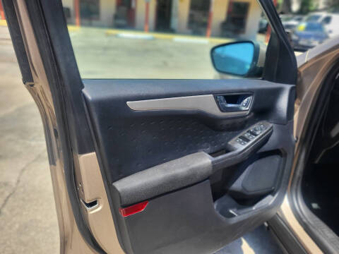 2020 Ford Escape SE