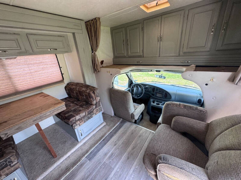2003 Thor Motor Coach FourWinds 27D