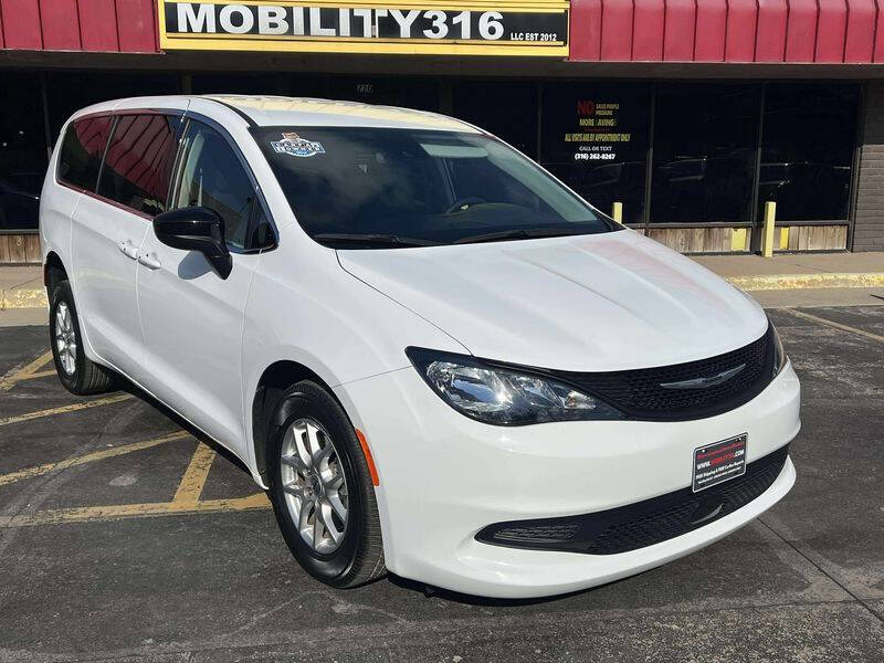 2024 Chrysler Voyager LX