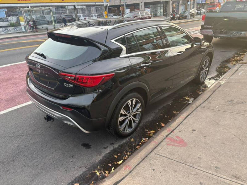 2017 Infiniti QX30 Premium