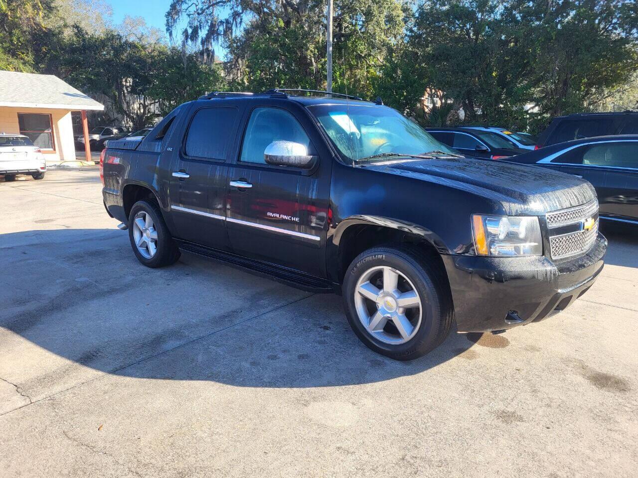 2012 Chevrolet Avalanche for sale at FAMILY AUTO BROKERS in Longwood, FL