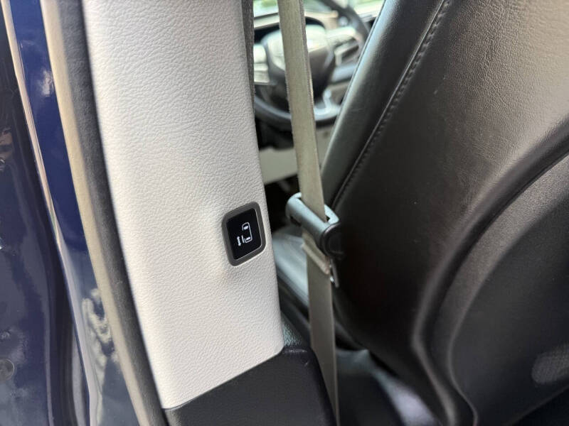 2020 Chrysler Voyager LXi