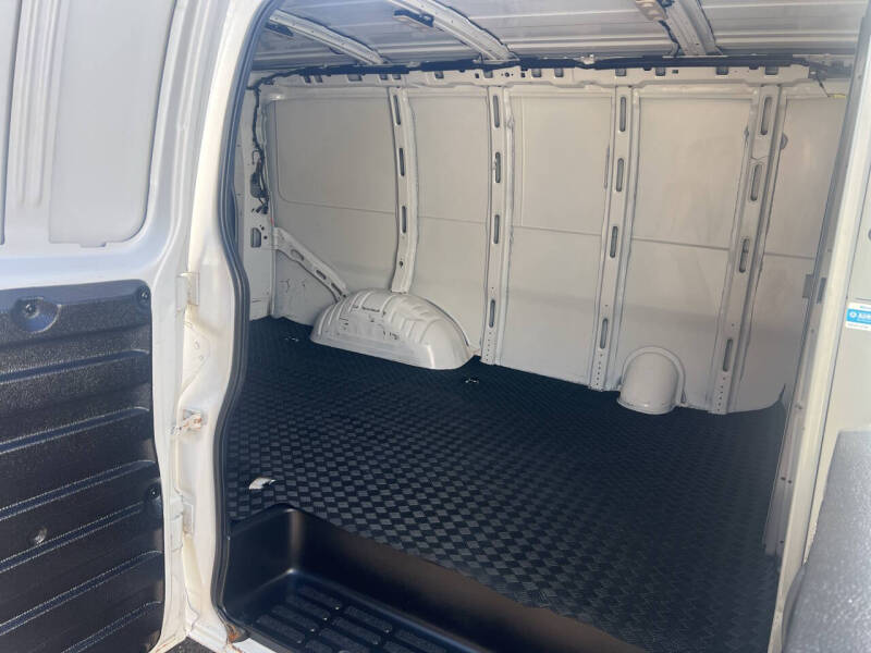 2024 Chevrolet Express 2500