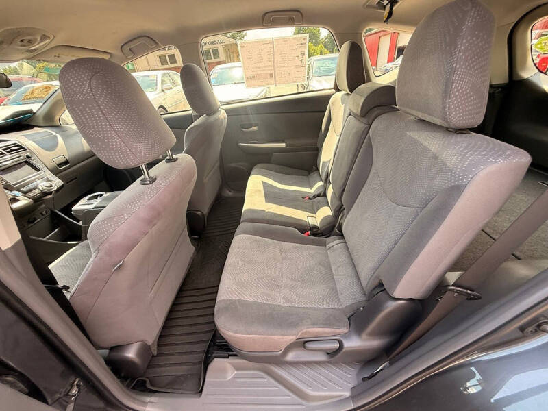 2013 Toyota Prius v Two