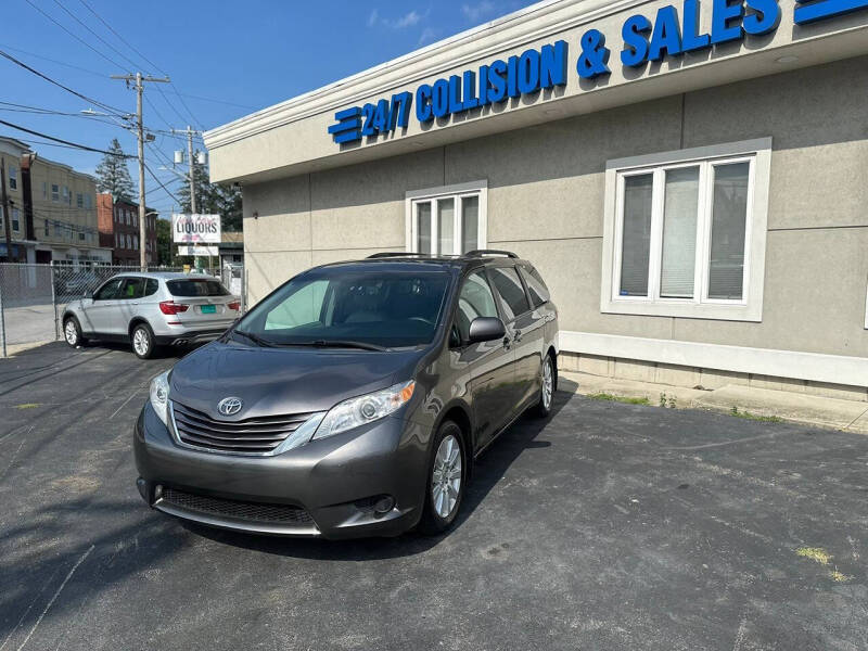 2017 Toyota Sienna LE 7-Passenger