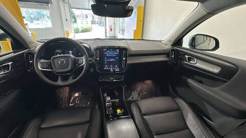 2024 Volvo XC40 B5 Plus Dark Theme