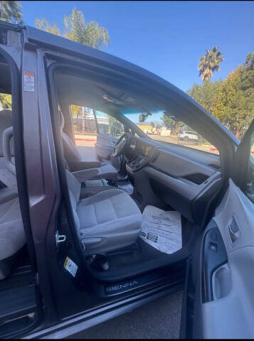 2016 Toyota Sienna LE 8-Passenger