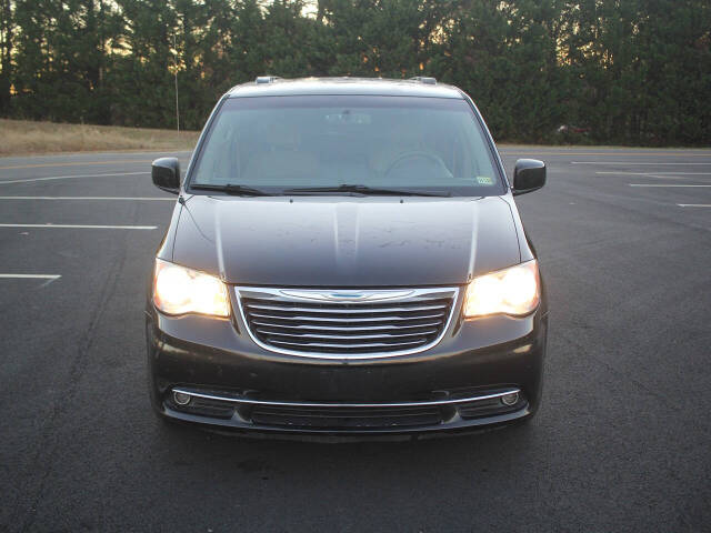 2015 Chrysler Town & Country Touring photo 2