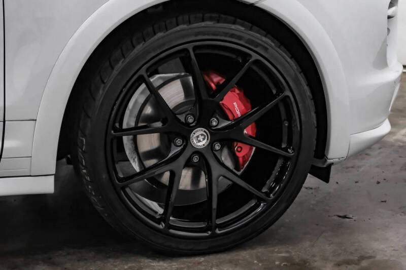 2014 Porsche Cayenne GTS