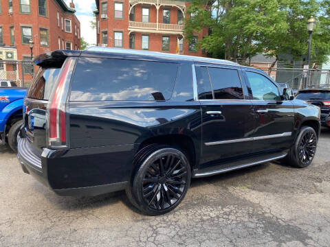 2017 Cadillac Escalade ESV Luxury