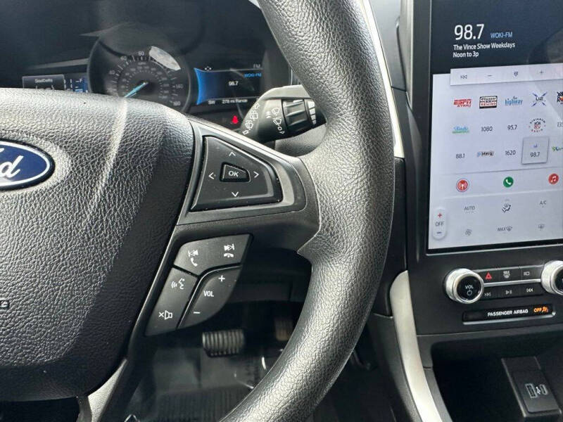 2022 Ford Edge SE