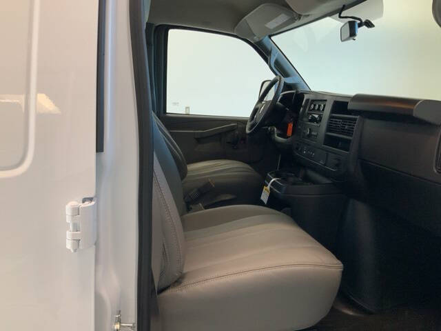 2025 Chevrolet Express 3500