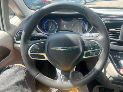 2023 Chrysler Voyager LX