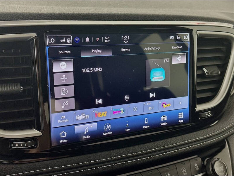 2025 Chrysler Pacifica Select