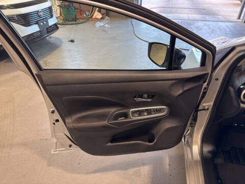 2025 Nissan Versa SR