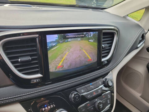 2024 Chrysler Pacifica Plug-In Hybrid Select