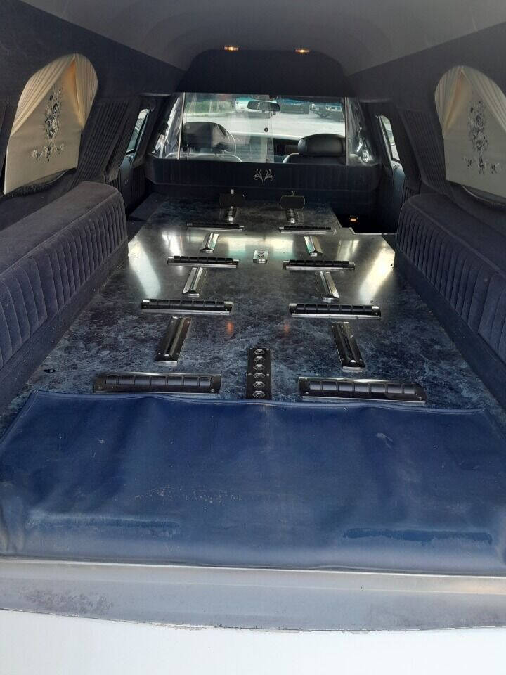 2001 Lincoln Town Car  - $8,950