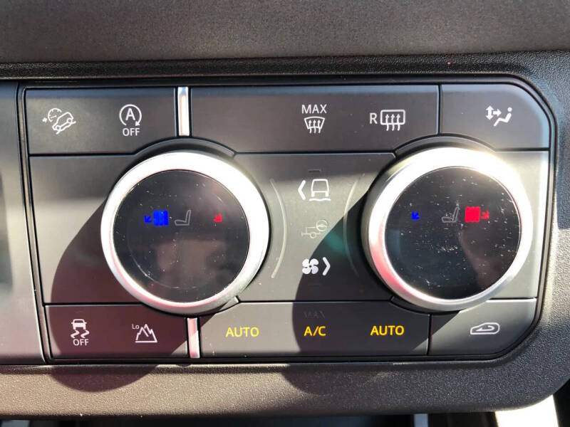 2023 Land Rover Defender 110 SE