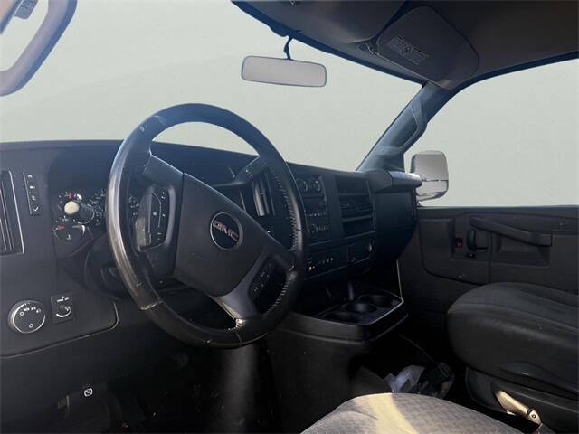 2022 GMC Savana 2500