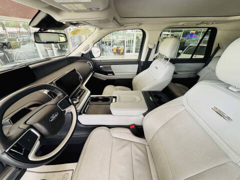 2025 Ford Expedition Platinum