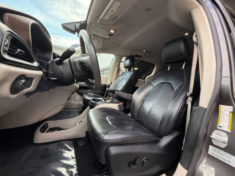 2017 Chrysler Pacifica Touring-L