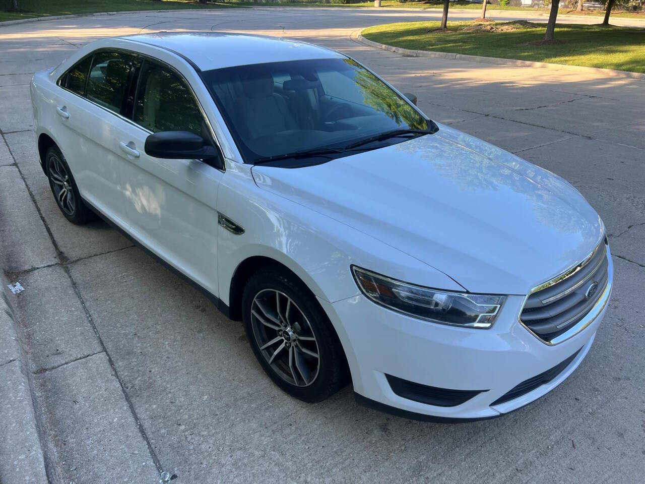 2018 Ford Taurus SE 4dr Sedan's photo