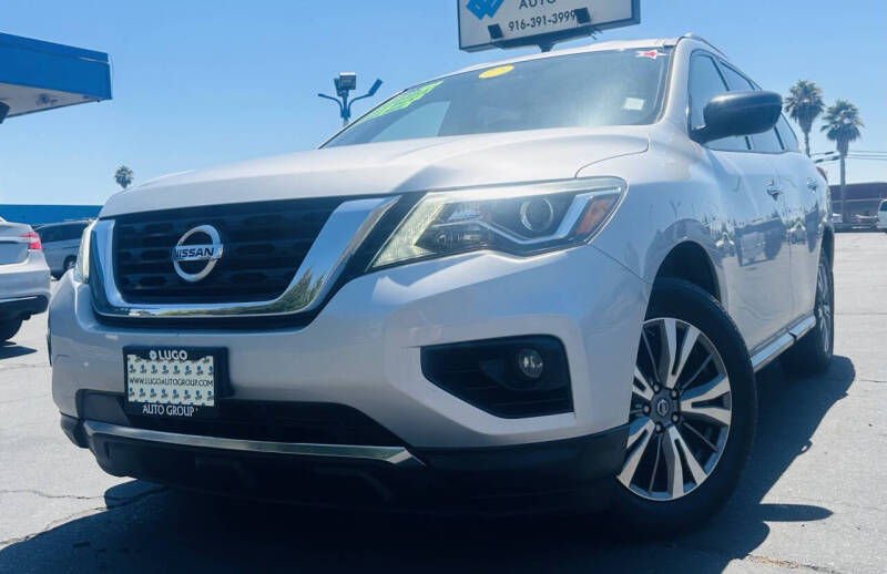 2018 Nissan Pathfinder SV's photo