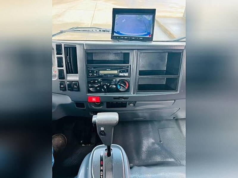 2015 Isuzu NPR DSL REG AT