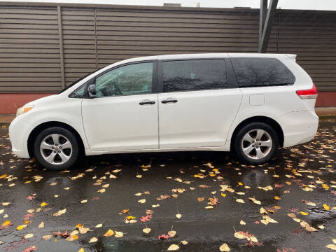 2012 Toyota Sienna Base 7-Passenger