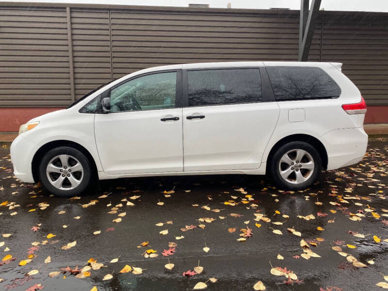 2012 Toyota Sienna Base 7-Passenger