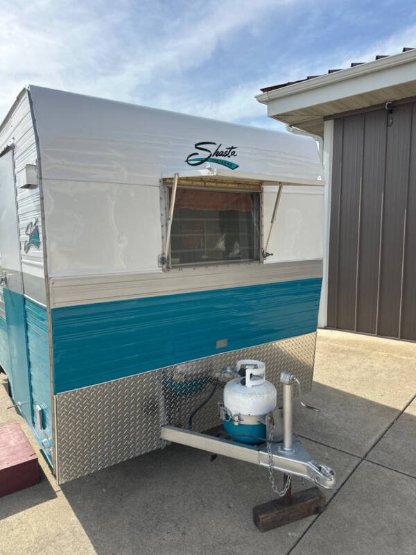 1968 Shasta RV CAMPER
