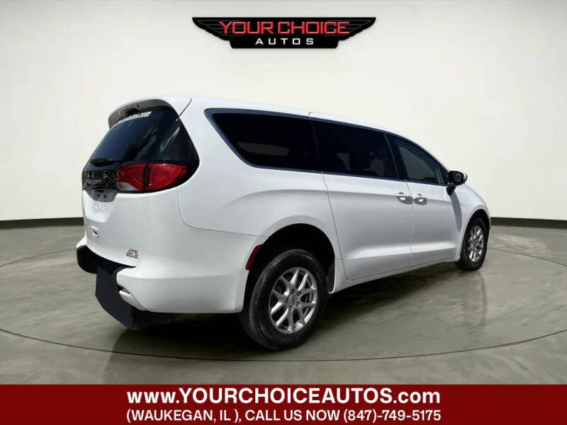 2022 Chrysler Voyager LX