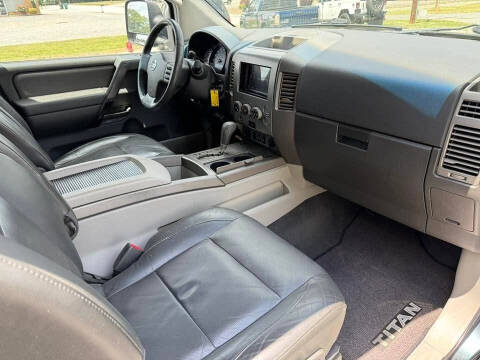 2004 Nissan Titan LE