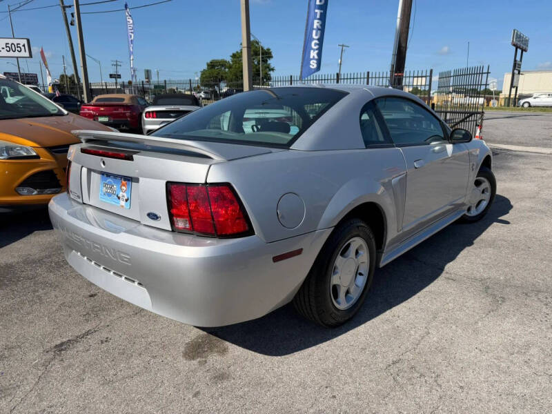 2000 Ford Mustang