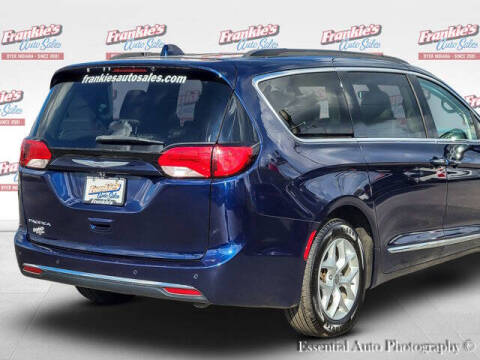 2017 Chrysler Pacifica Touring-L
