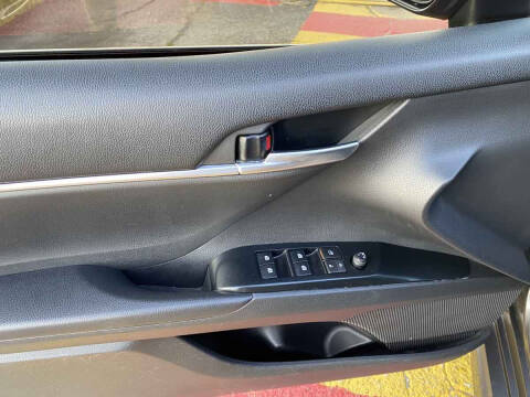 2018 Toyota Camry SE