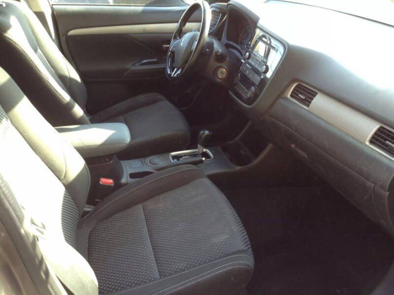 2016 Mitsubishi Outlander ES