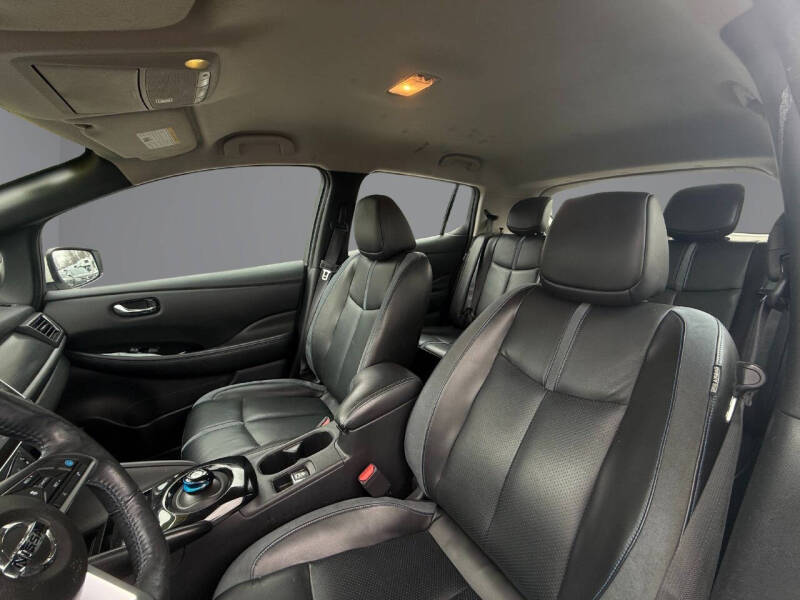 2022 Nissan LEAF SL PLUS