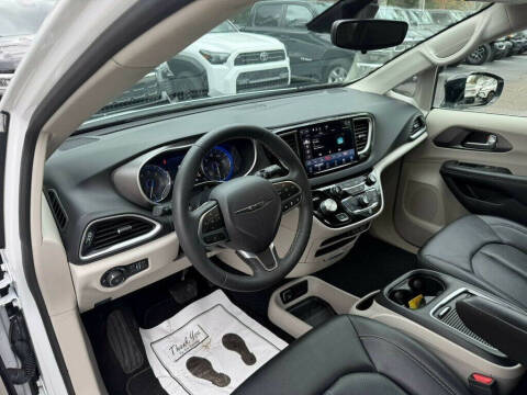 2024 Chrysler Pacifica Touring L