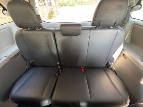 2013 Toyota Sienna SE 8-Passenger