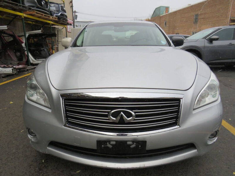 2011 Infiniti M56 x