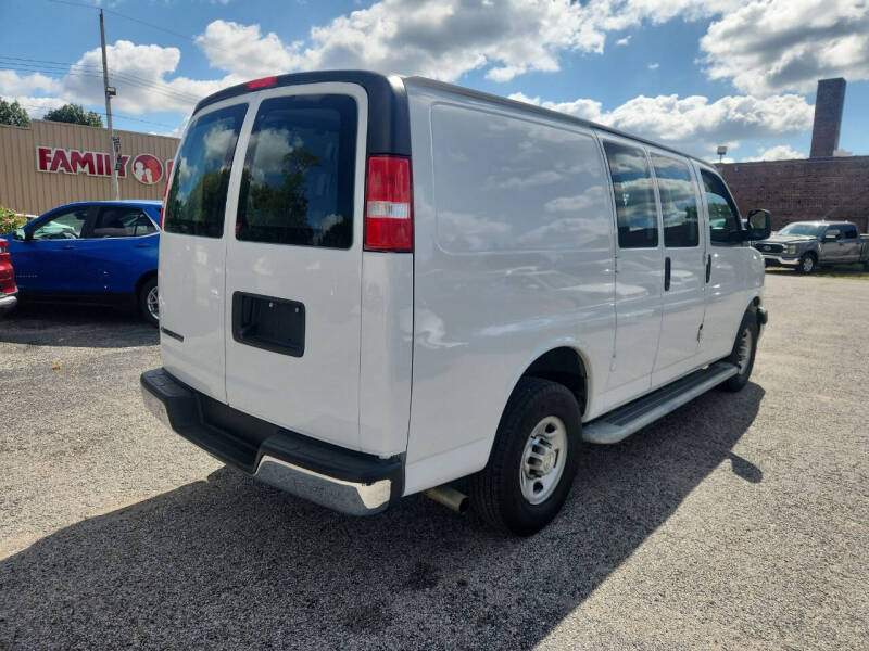 2022 Chevrolet Express 2500