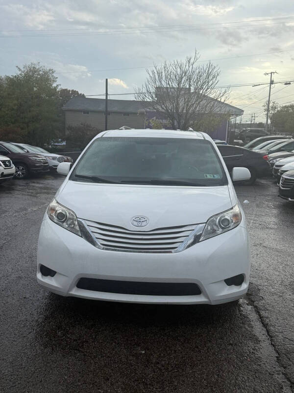2015 Toyota Sienna LE 8-Passenger
