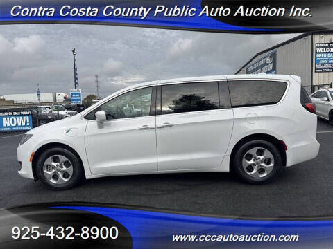 2017 Chrysler Pacifica Hybrid Touring Plus